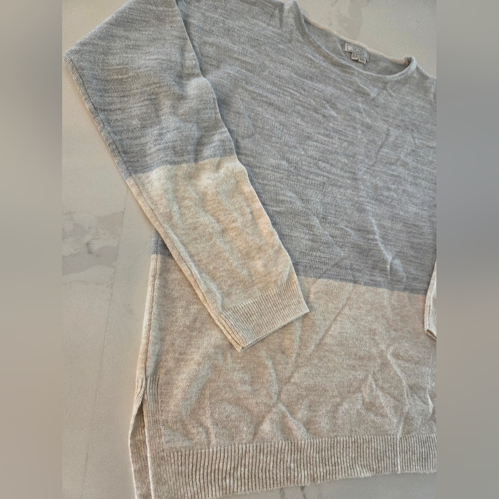 Fat Face UK Neutral Heathered Colorblock Knit Lightweight Gray and Cream Sweater